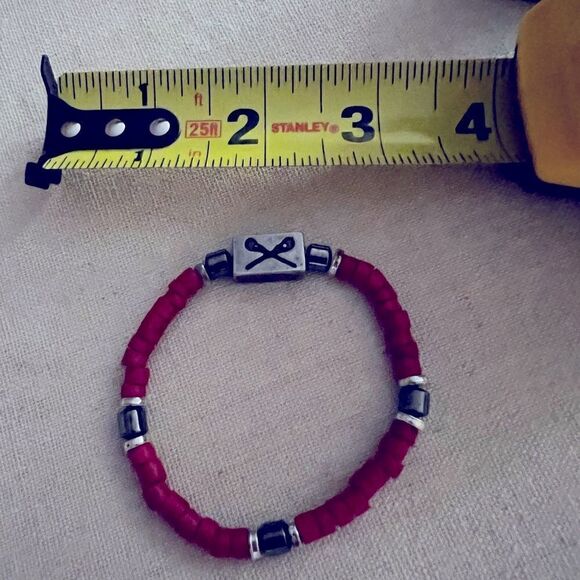 Lacrosse elasticized bracelet w pink wood and silver and pewter beads - Picture 5 of 5